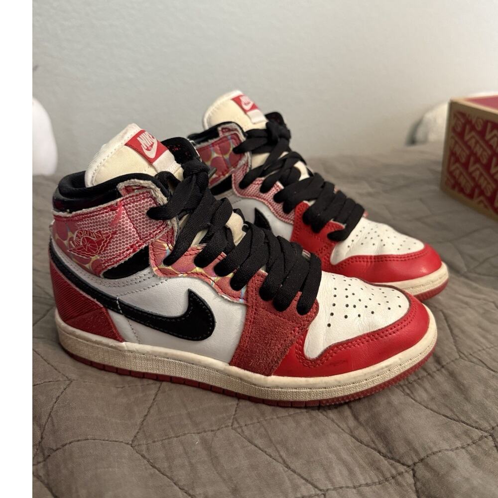 Nike Air Jordan 1 Retro High OG Red White Black High Top Kids 1.5y